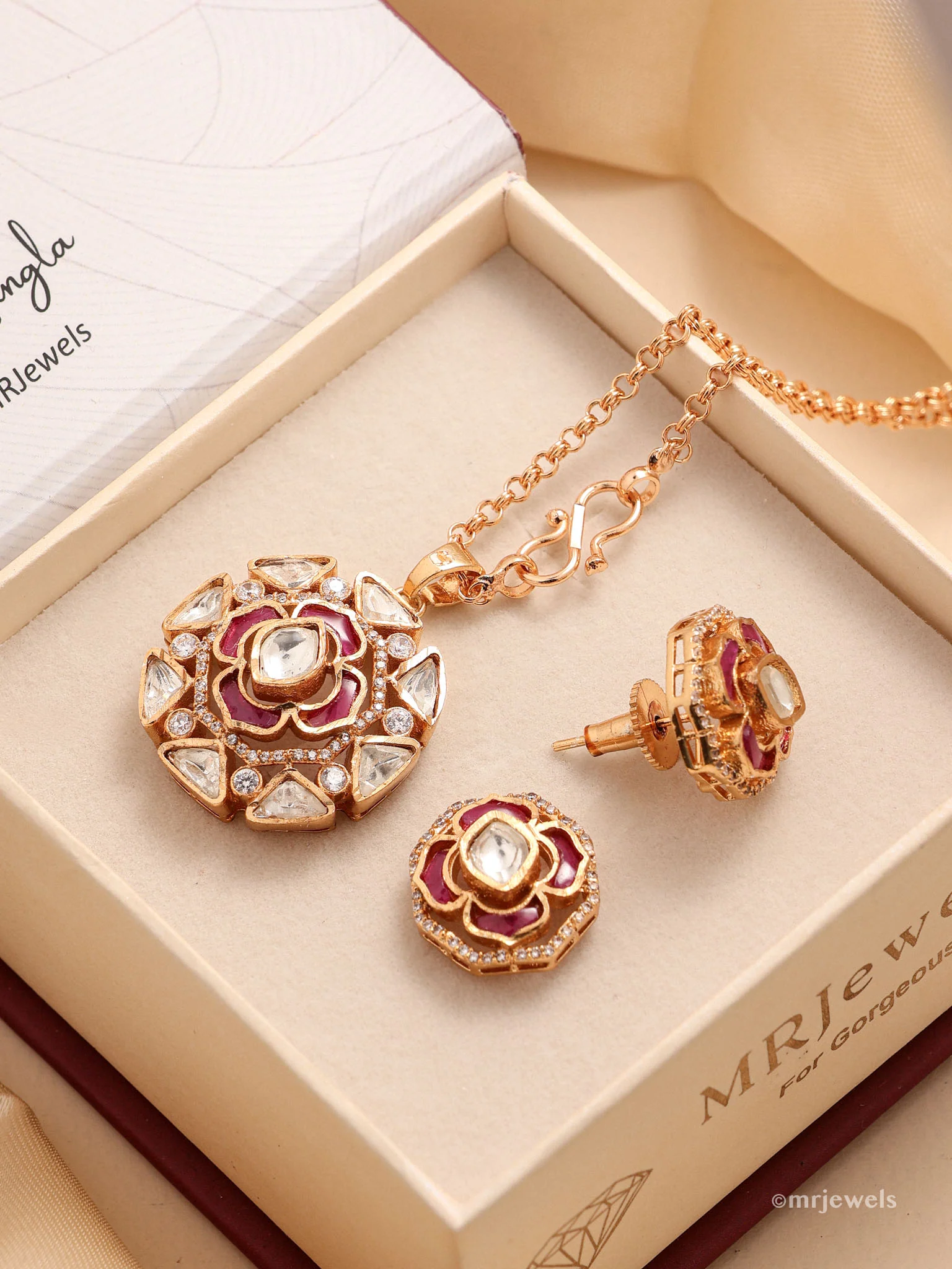 The Royal Gulab Kundan Pendant Set