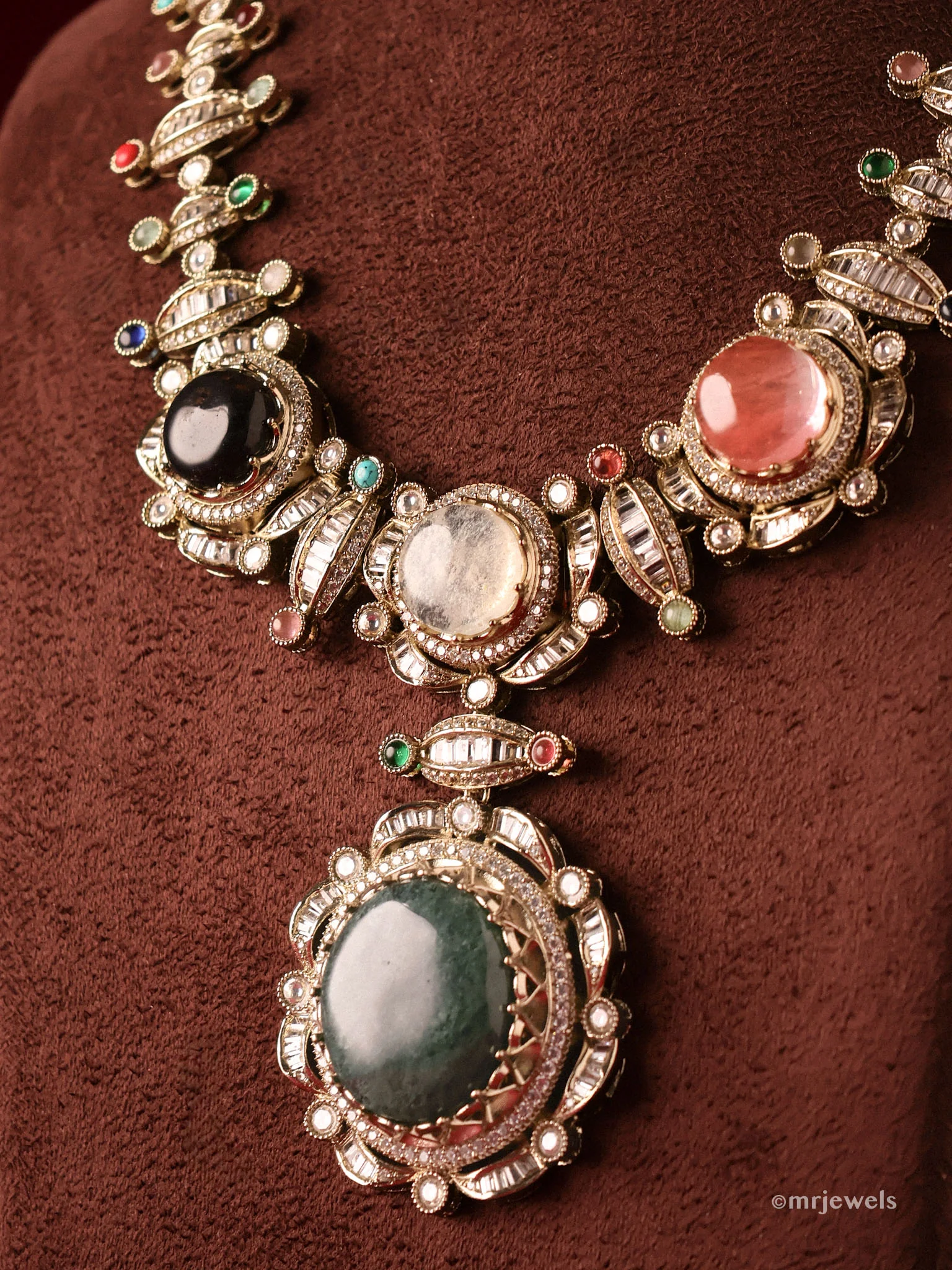 The Royal Navratna Legacy Set - Image 5
