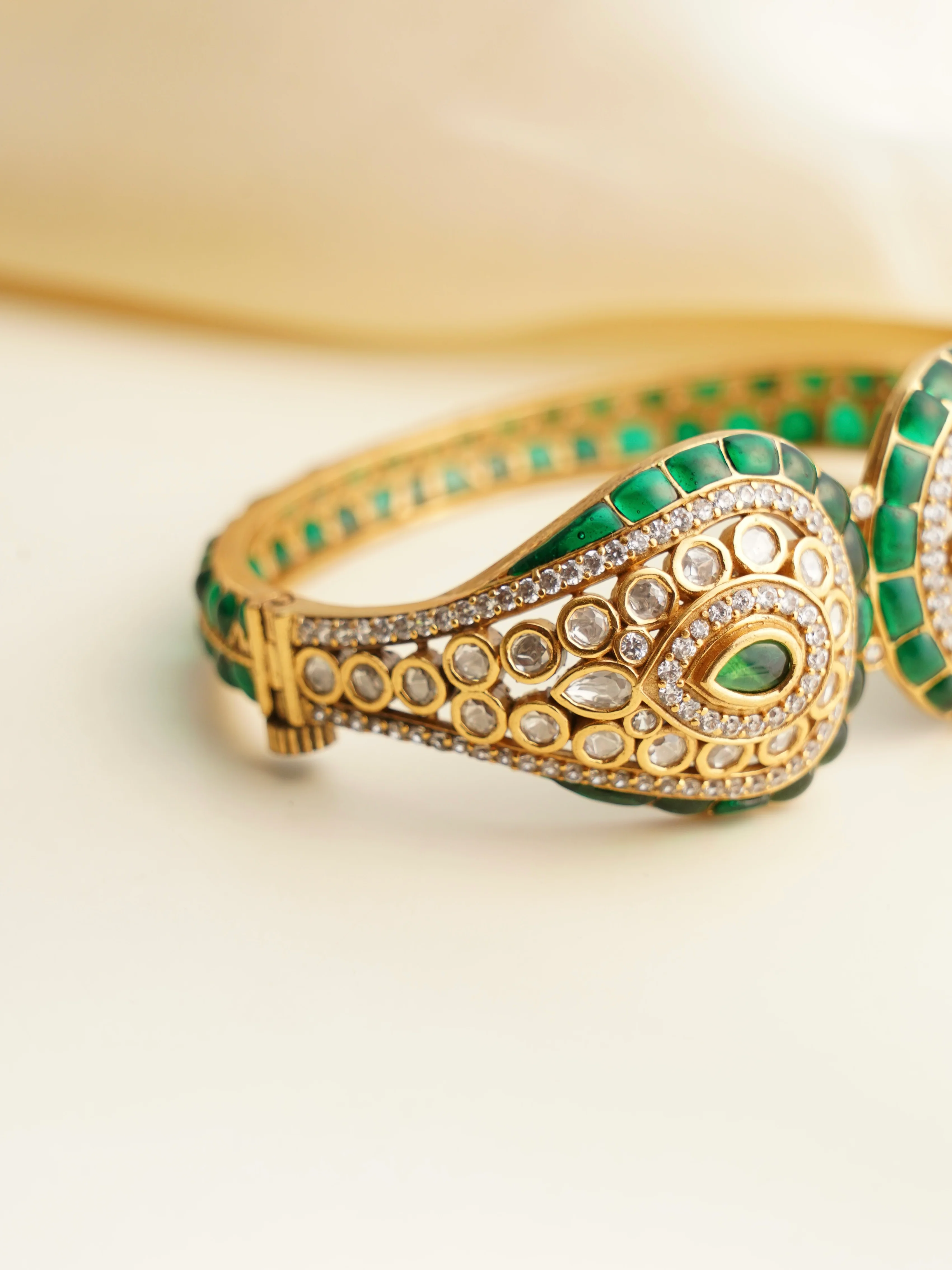The Saanvika Statement Kada – Emerald & Ruby Edition - Image 3