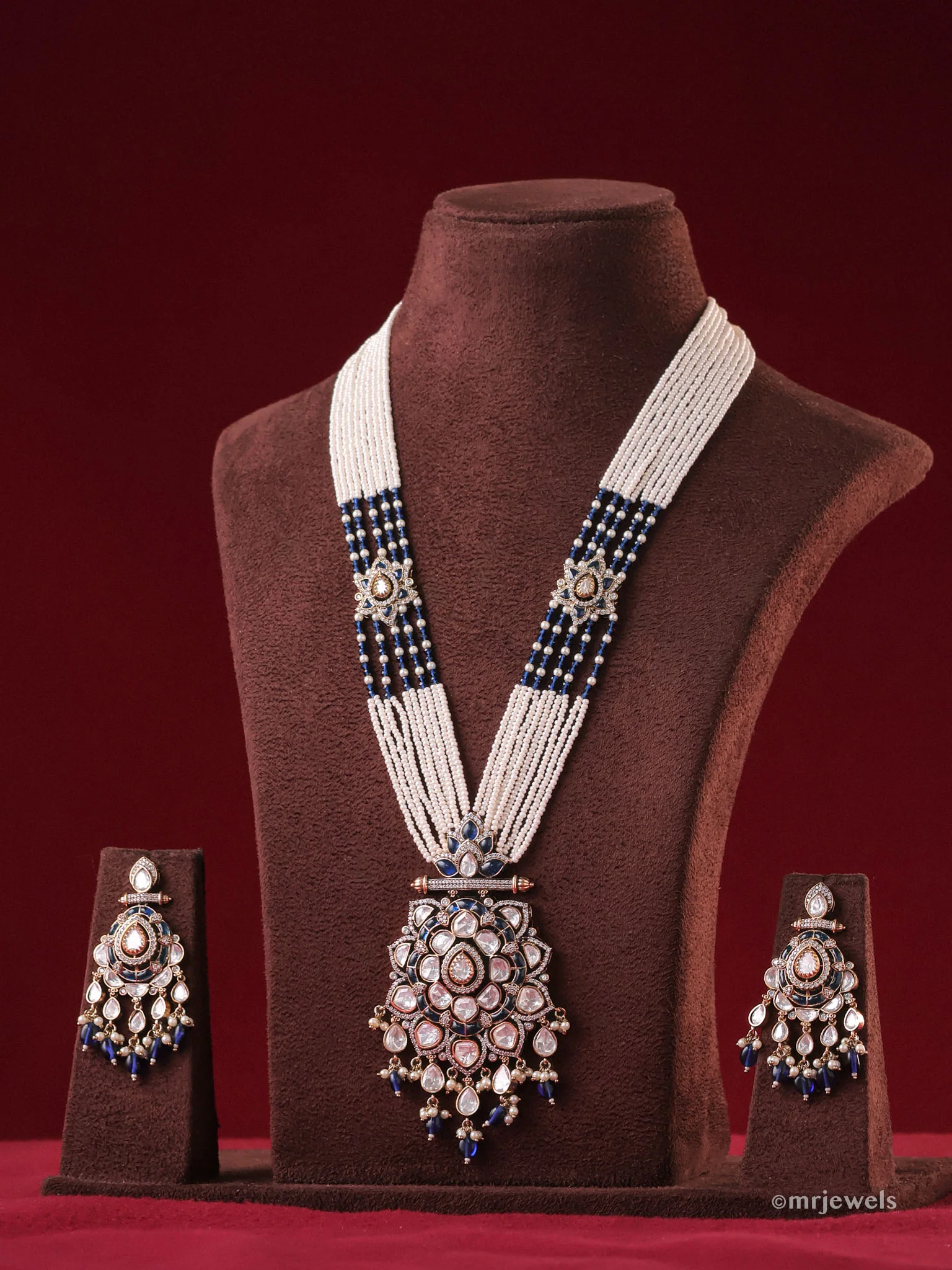 The Sapphire Majesty Royal Set