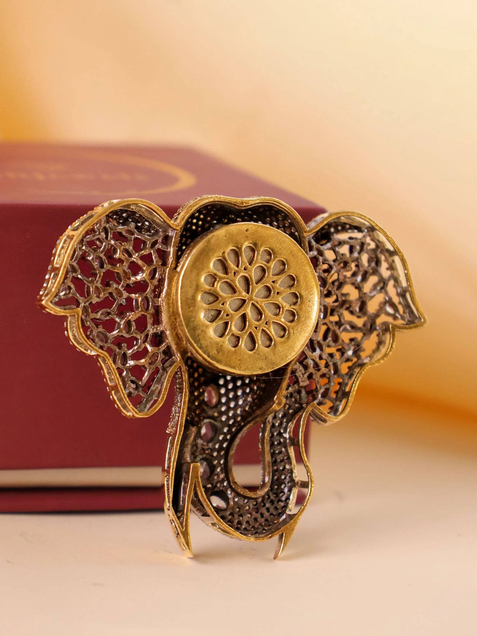 Vighnaharta Émeraude Brooch - Image 4