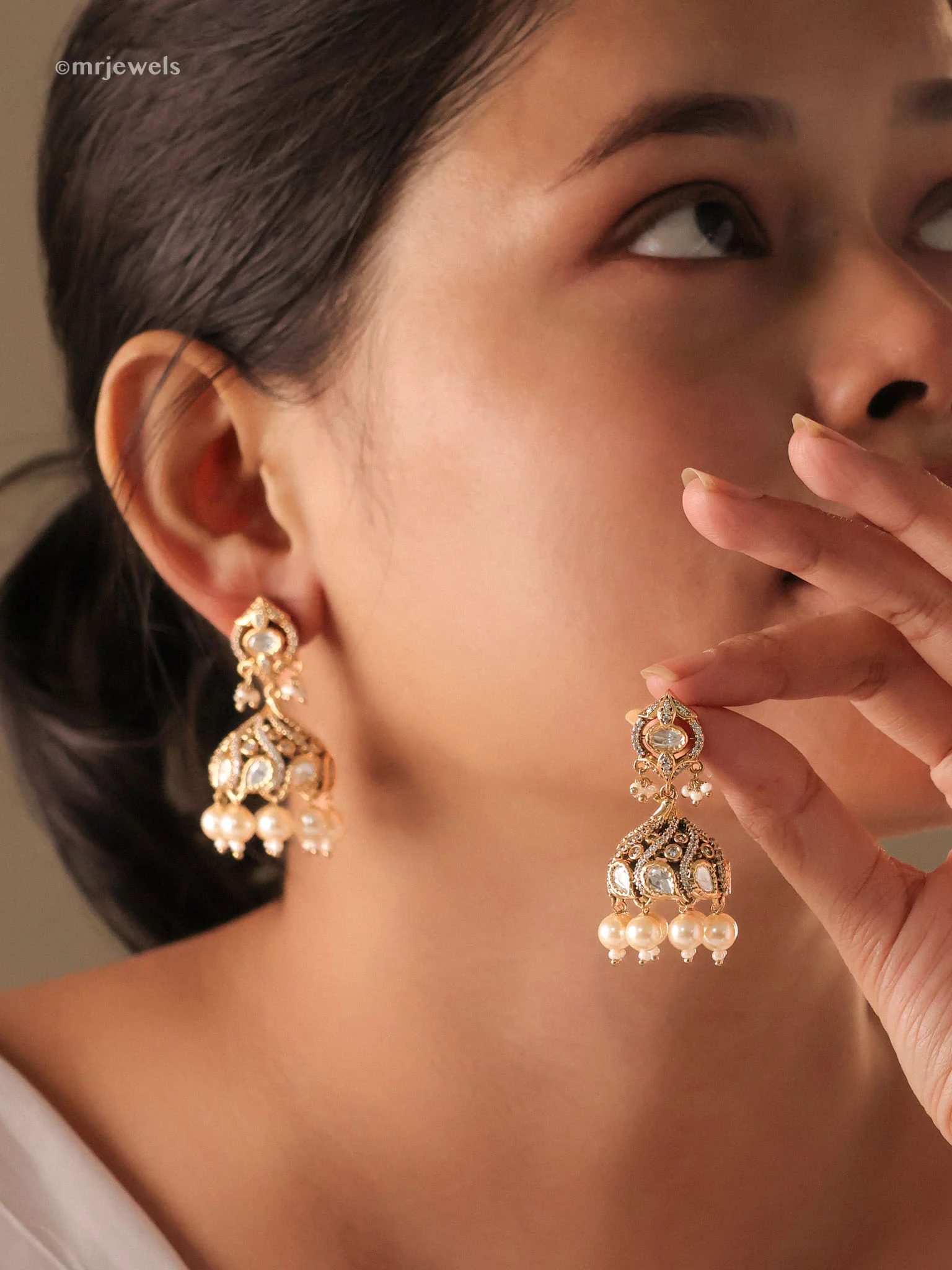 Vintage-inspired kundan jhumka - Image 2