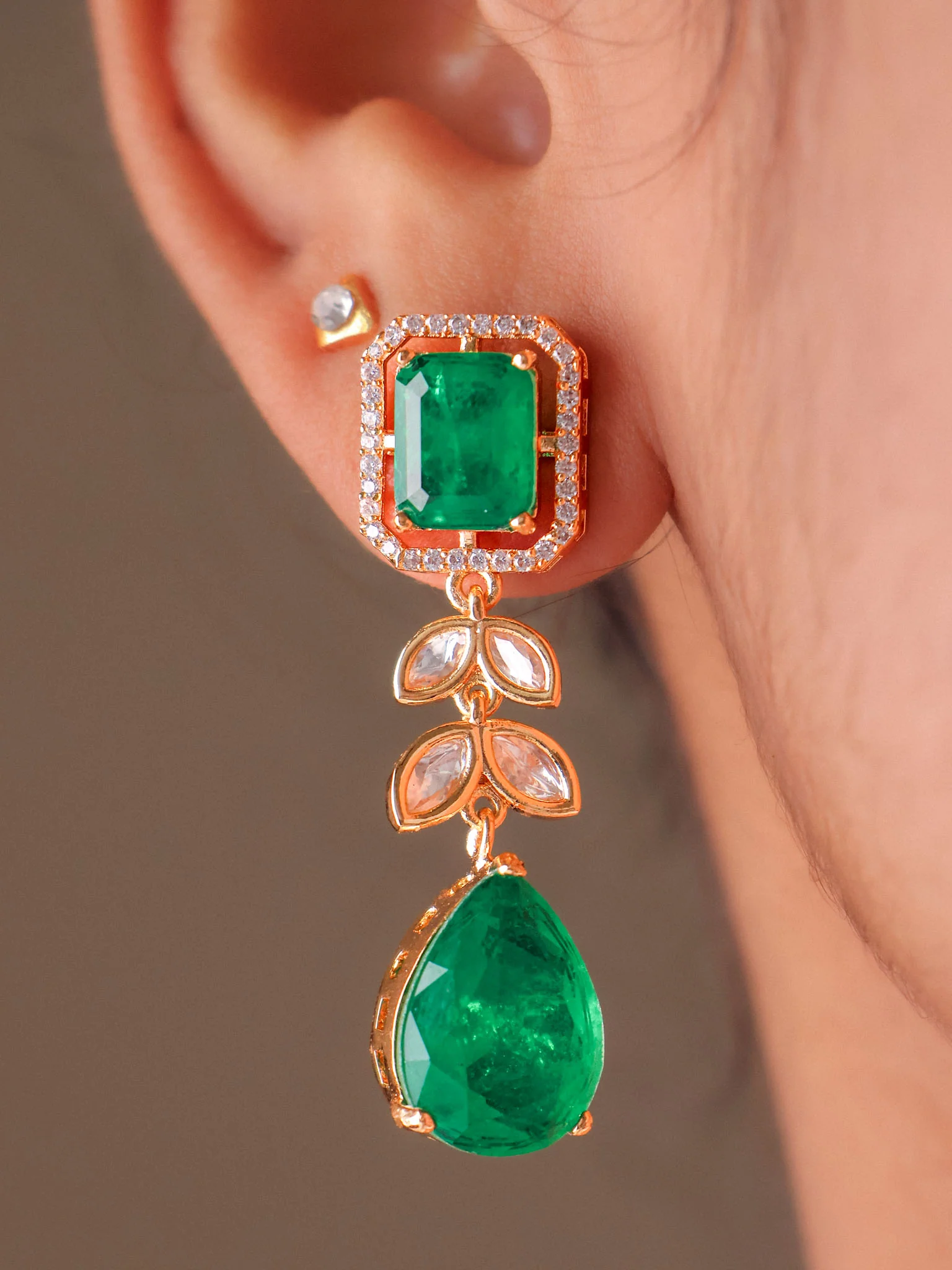 Zariya Emerald Cascade Necklace Set - Image 4