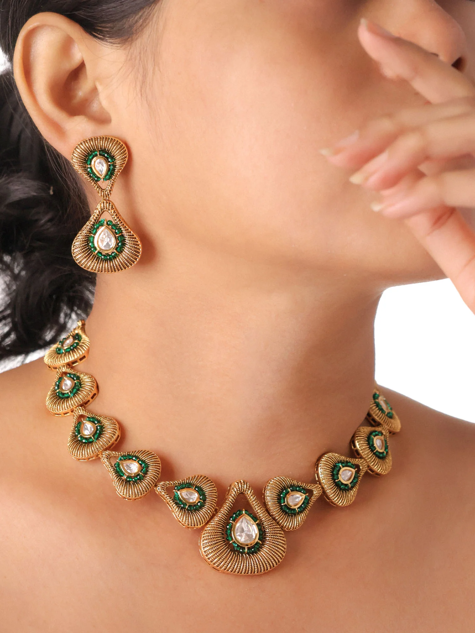 Zariya Emerald Victorian Necklace Set