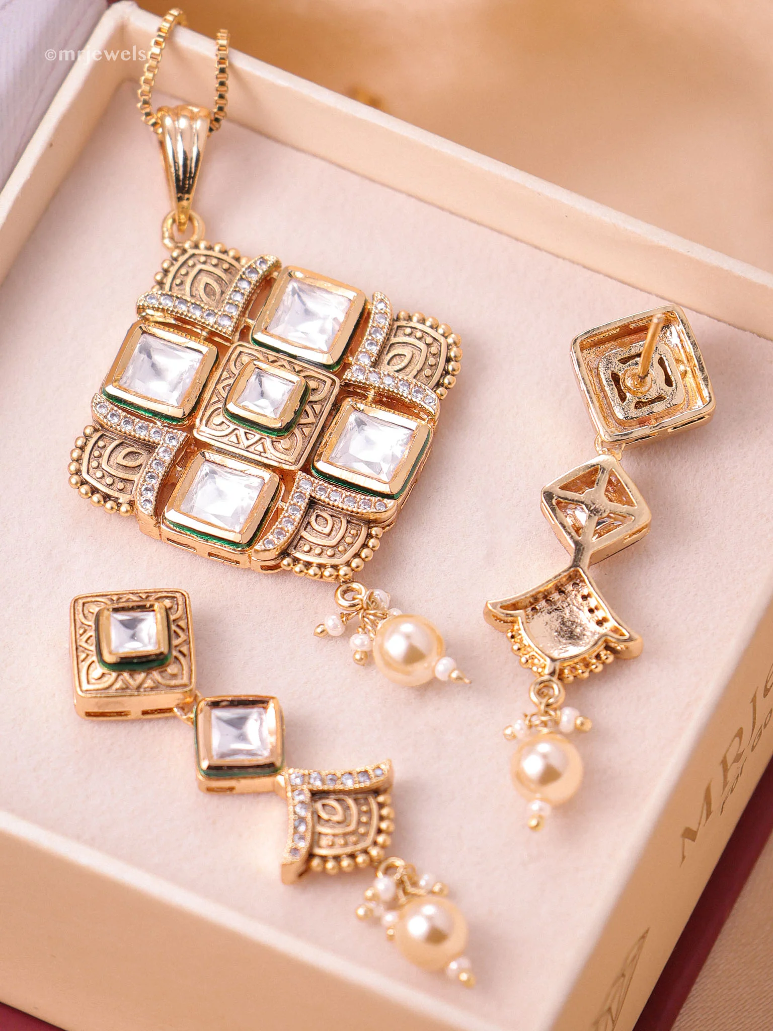 Zivara Polki Heritage Pendant Set
